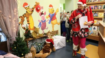 Jēkabpils 2. vidusskolas 2.e klases eglīte bibliotēkā!