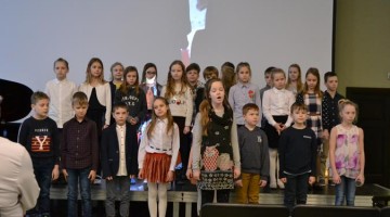 Balts gaišums mirdz...