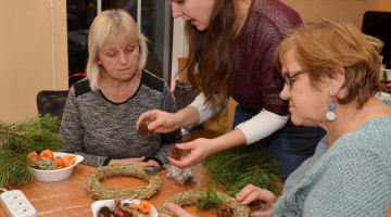 Adventes Vainagu darbnīca bibliotēkā