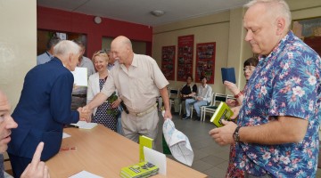 Kustinu dzīvi. 60 gadi žurnālista ceļos un neceļos
