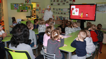 Ciemos bibliotēkā!