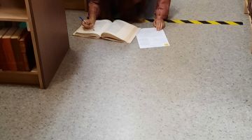 Atjautības spēle “Ceļo bibliotēkas plauktos”