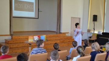 10.04. Tikšanās ar grāmatu autori Eviju Gulbi