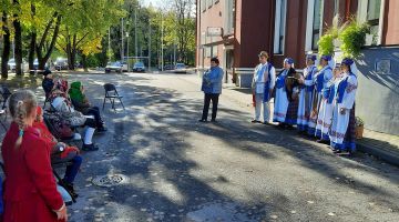 Iepazīsim valodas caur dziesmu