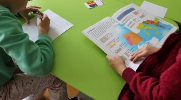 Ciemos bibliotēkā!