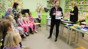 Tikšanās ar grāmatu autori un brīnišķīgo ilustratori Agiju Staku
