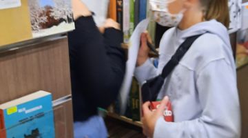 Atjautības spēle “Ceļo bibliotēkas plauktos”
