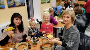 Adventes Vainagu darbnīca bibliotēkā