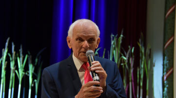Rakstniekam Andrim Grīnbergam jauna grāmata – “KAUCMINDES PAKAVS. Cik stiprs manī latviskais”. 