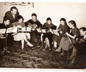 Aleksejs Kitovs un stīgu instrumentu pulciņš