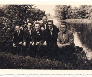 Saksofons Leopolds Šalhs; Otrajā plānā trompete Zinovijs Brākers; Diriģents Česlavs Beļauskis; Saksafons Aleksejs Kitovs