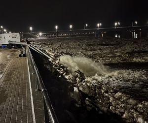 Ņemot vērā to, ka plūdi notika janvārī, ļoti svarīgi bija ūdens apjomu, kas uzkrājies  Pļaviņu ielas daļā aiz tuneļa un Vārpu ielā atsūknēt pēc iespējas ātrāk, lai tas nepaspētu sasalt, un cilvēki pēc iespējas ātrāk varētu atgriezties mājās. Uz dambja tika uzstādīts lielais sūknis.