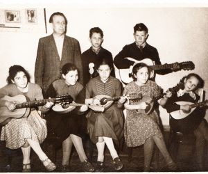 Aleksejs Kitovs un stīgu instrumentu pulciņš 1