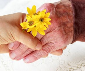 Tematiska izstāde: Diena ar rudens pieskārienu, zied saules krāsā īpaši priekš Jums!  1.oktobris – starptautiskā senioru diena
