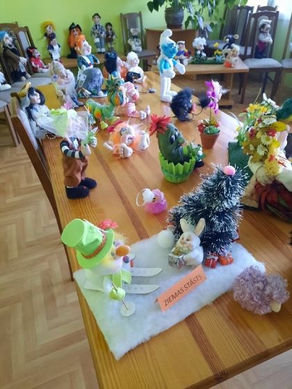 Rubeņu bibliotēka aicina uz leļļu izstādi 