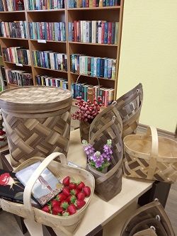 Zasas bibliotēka aicina uz radošo darbu izstādi “Ar mīlestību un no sirds”