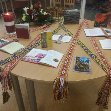 Salas bibliotēkā izstāde - Ar mīlestību Latvijai