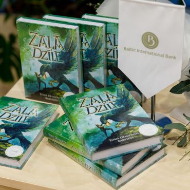 Latvijas literatūrā dzimusi jauna zvaigzne – fantāzijas žanra rakstnieks Toms Deimonds Barvidis
