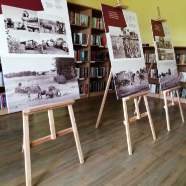 Līdz 31.jūlijam ceļojošā izstāde Zasas bibliotēkā “Manas zemē iesētās dienas”