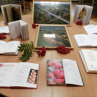 Dzejas dienu izstādes Salas bibliotēkā