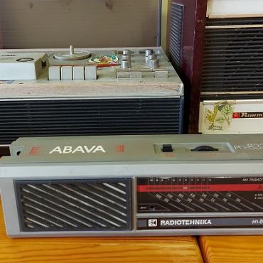 Sēlpils 1.bibliotēkā radiotehnikas izstāde "Mūzika un kino"